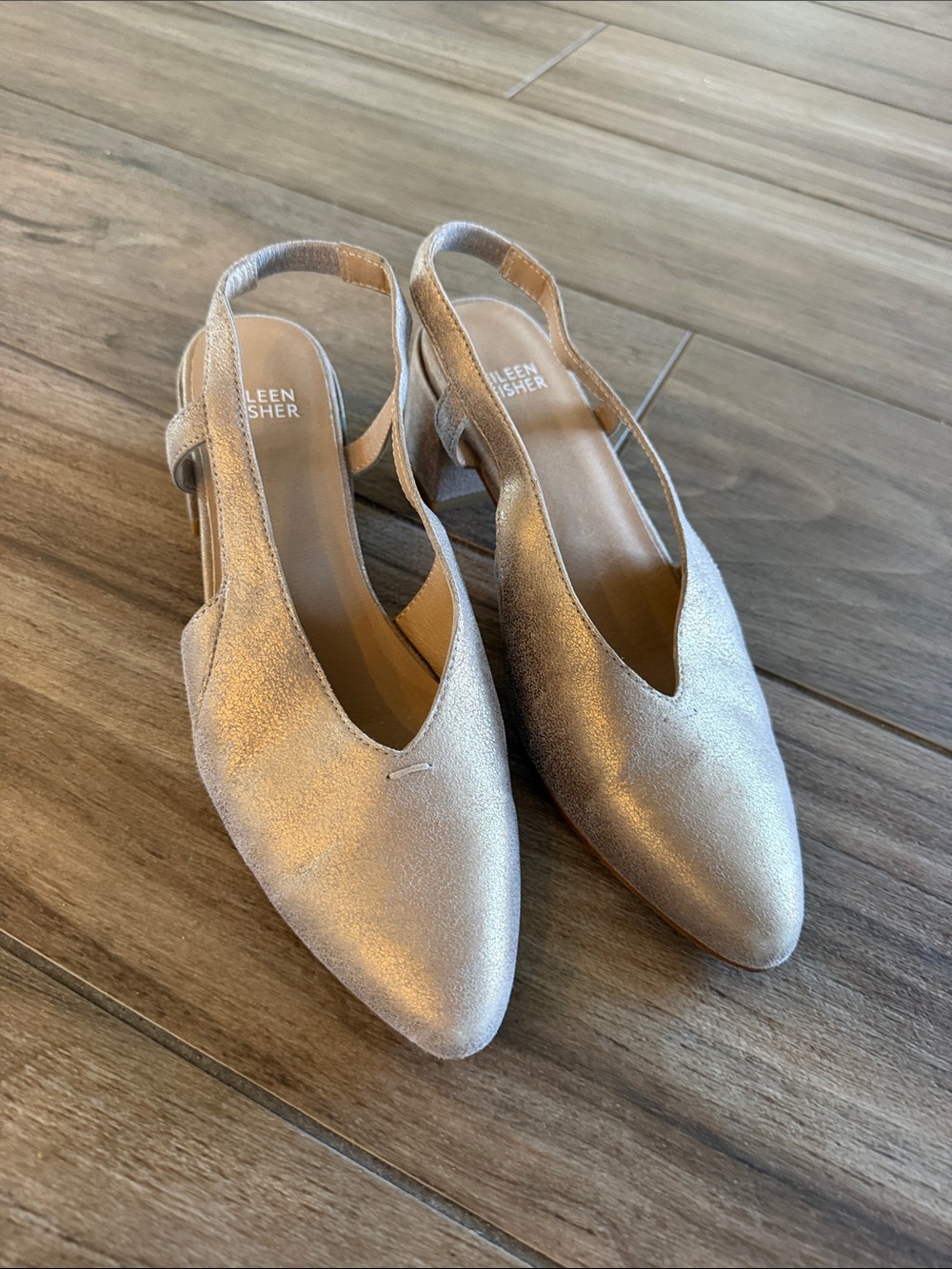Eileen Fisher Champagne Platinum Metallic Slingback Flats. Women’s 8.5